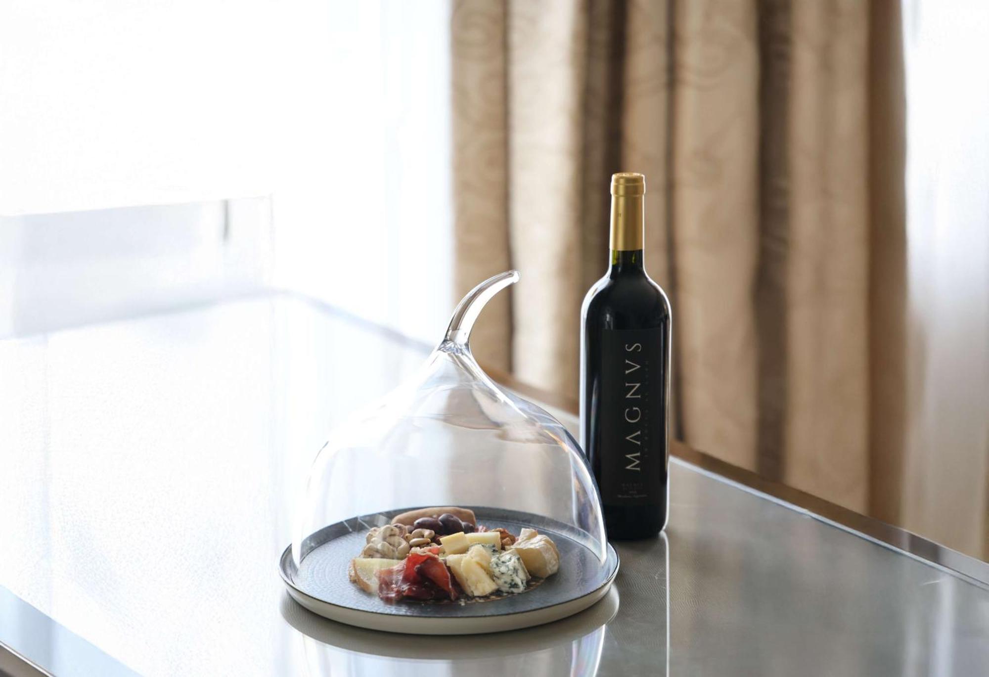 Bristol Panama, A Registry Collection Hotel エクステリア 写真 A wine decanter