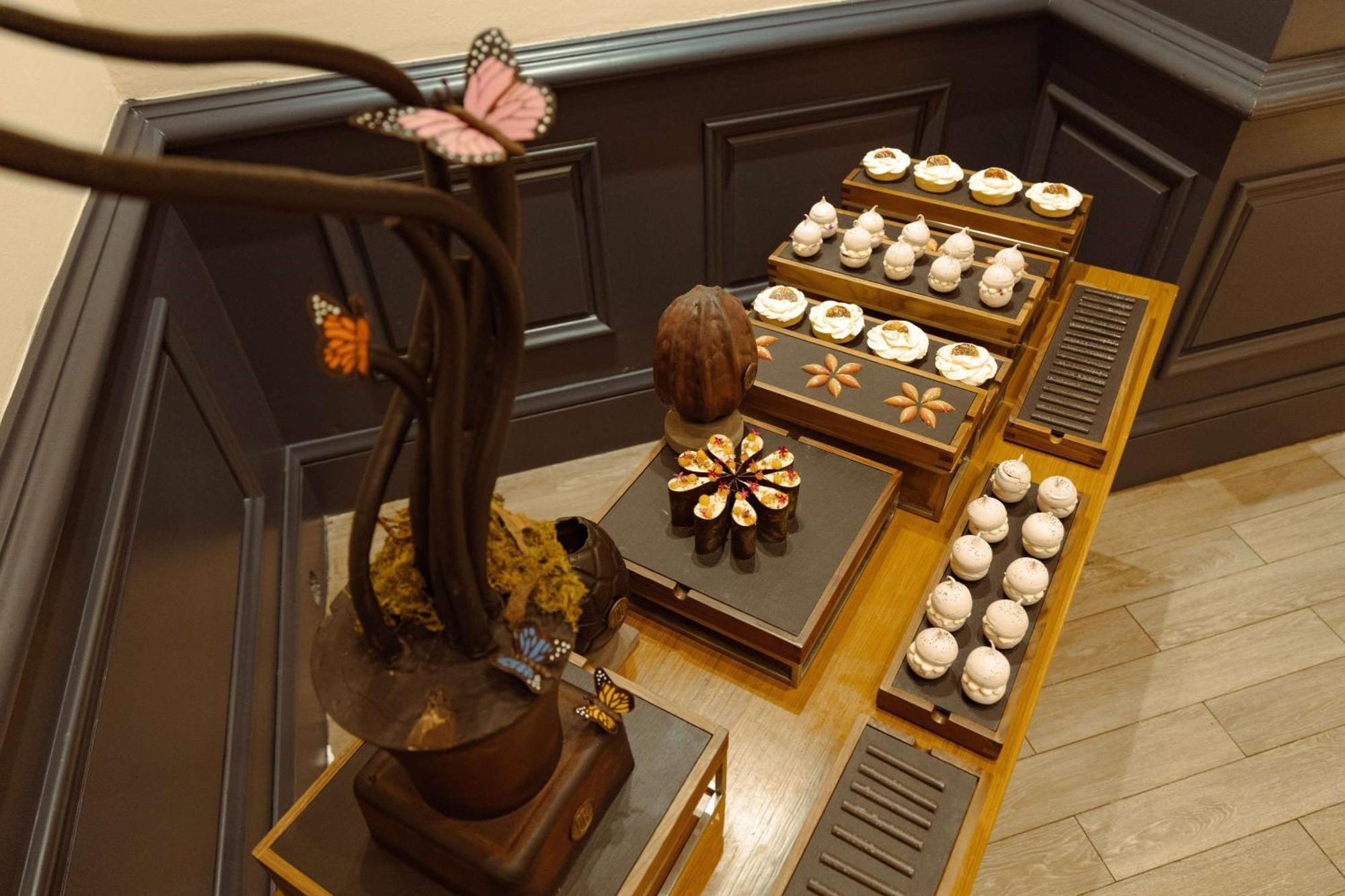 Bristol Panama, A Registry Collection Hotel エクステリア 写真 A display of Japanese sweets